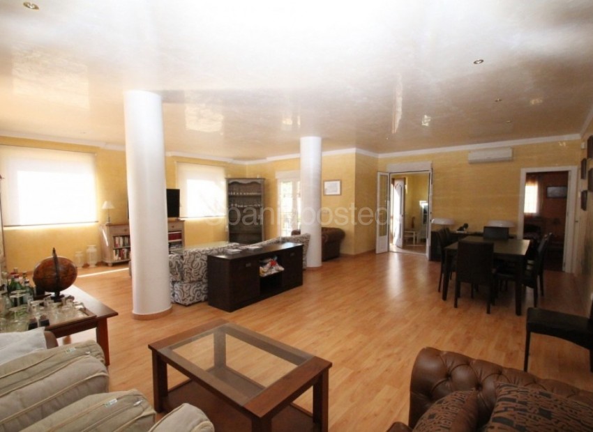 Resale - Villa -
Cabo Roig