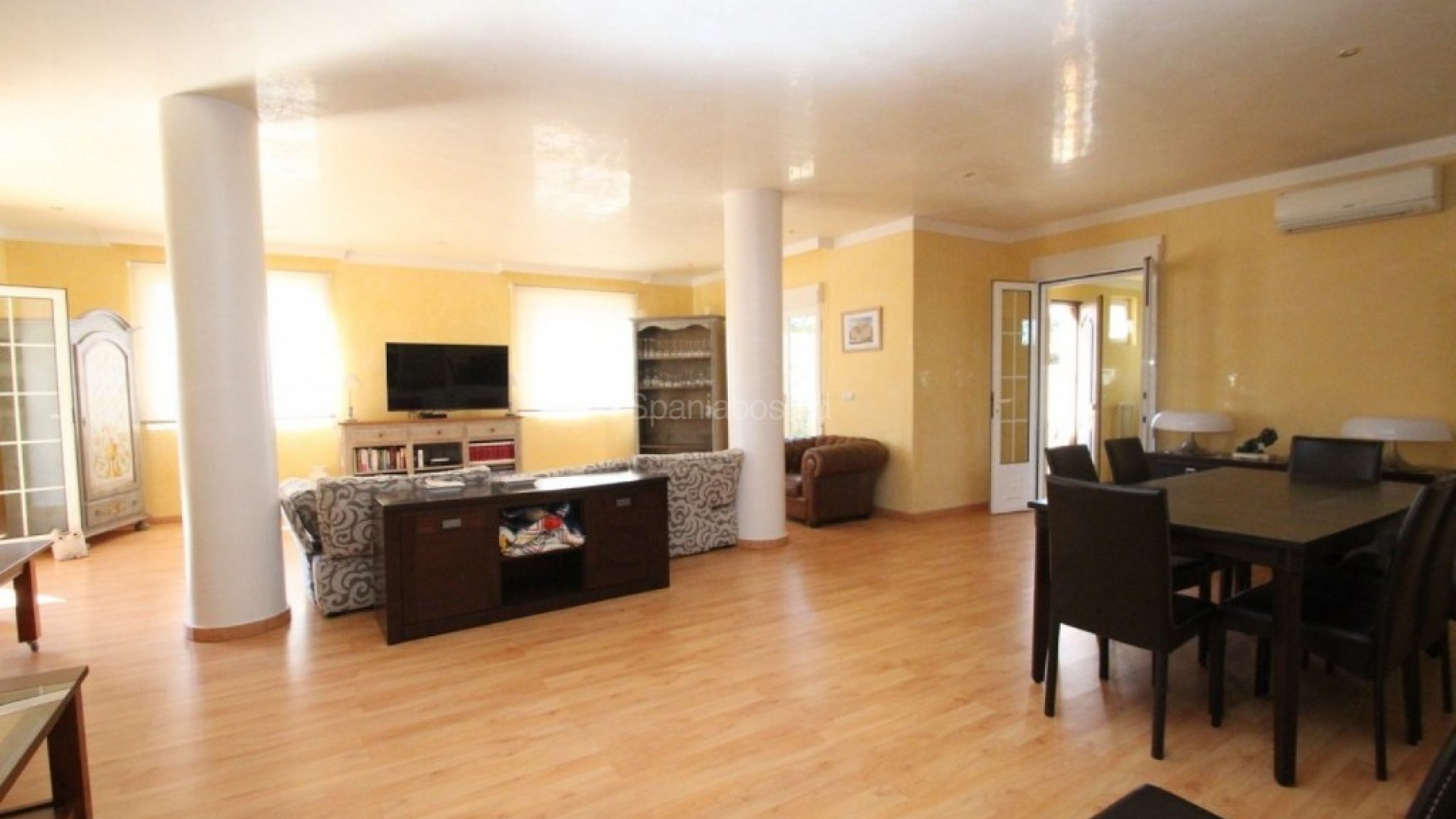 Resale - Villa -
Cabo Roig