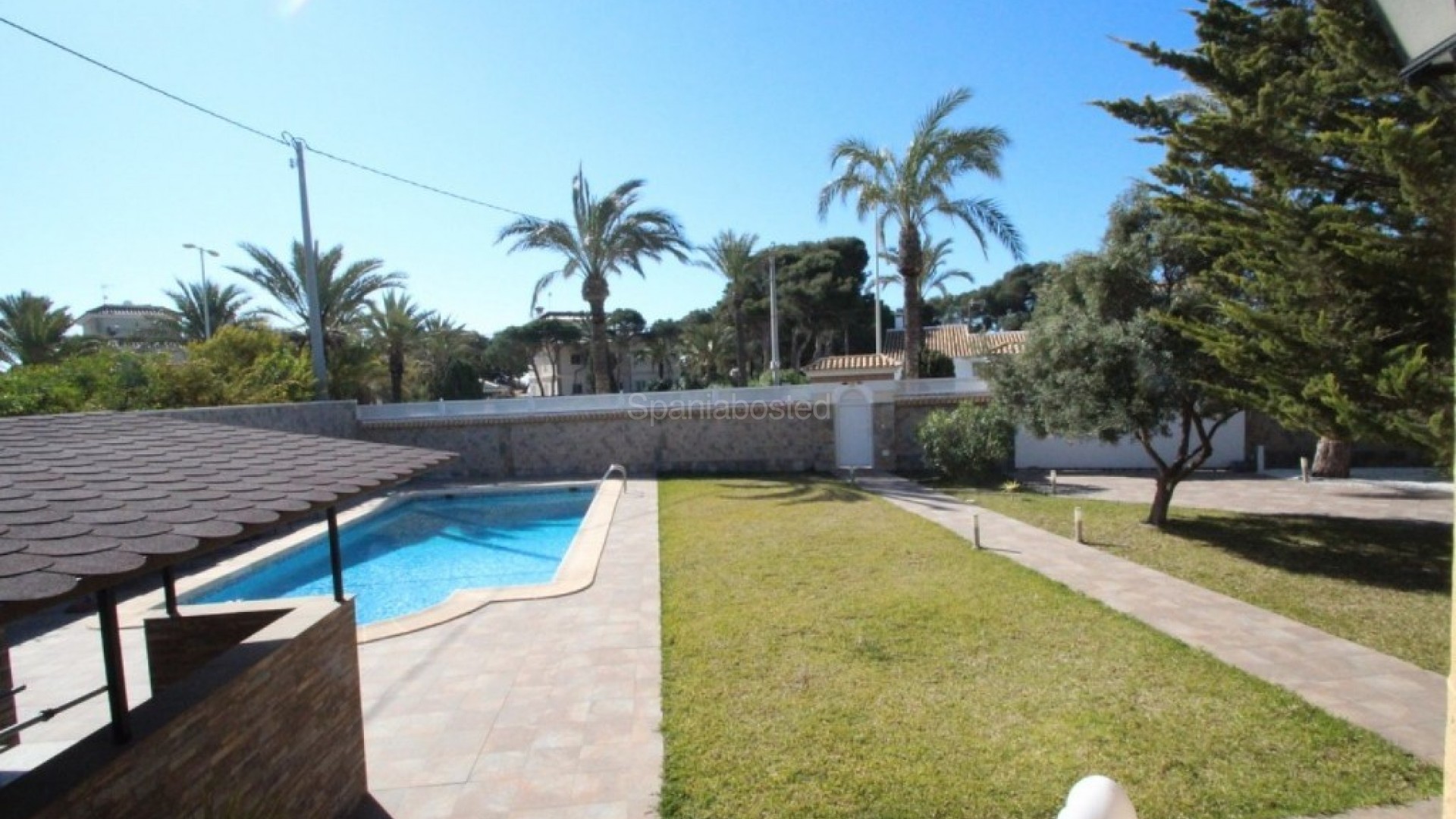Resale - Villa -
Cabo Roig