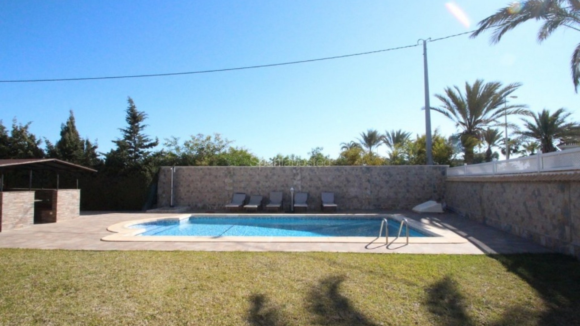 Resale - Villa -
Cabo Roig