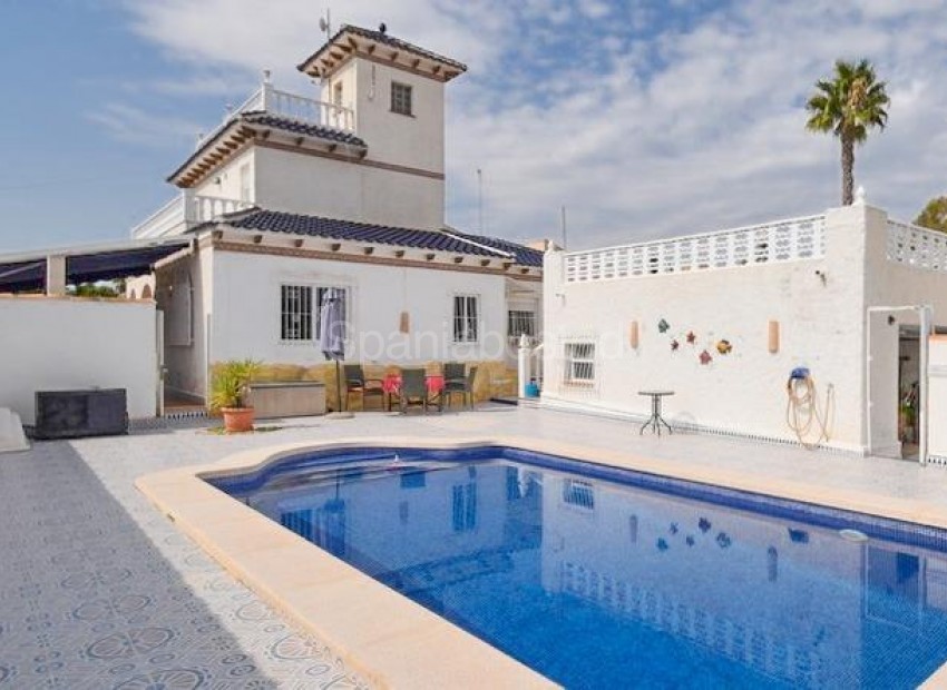 Resale - Villa -
Cabo Roig