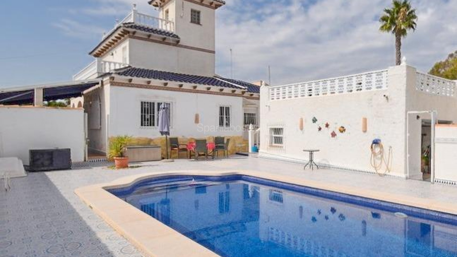 Resale - Villa -
Cabo Roig
