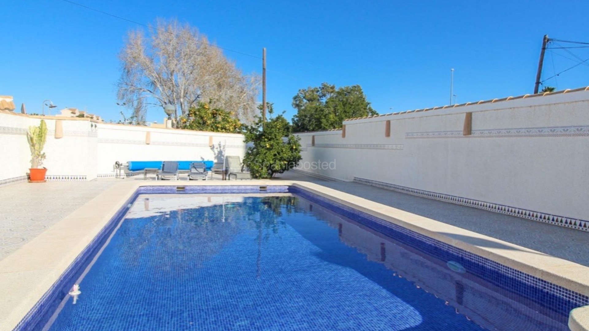 Resale - Villa -
Cabo Roig