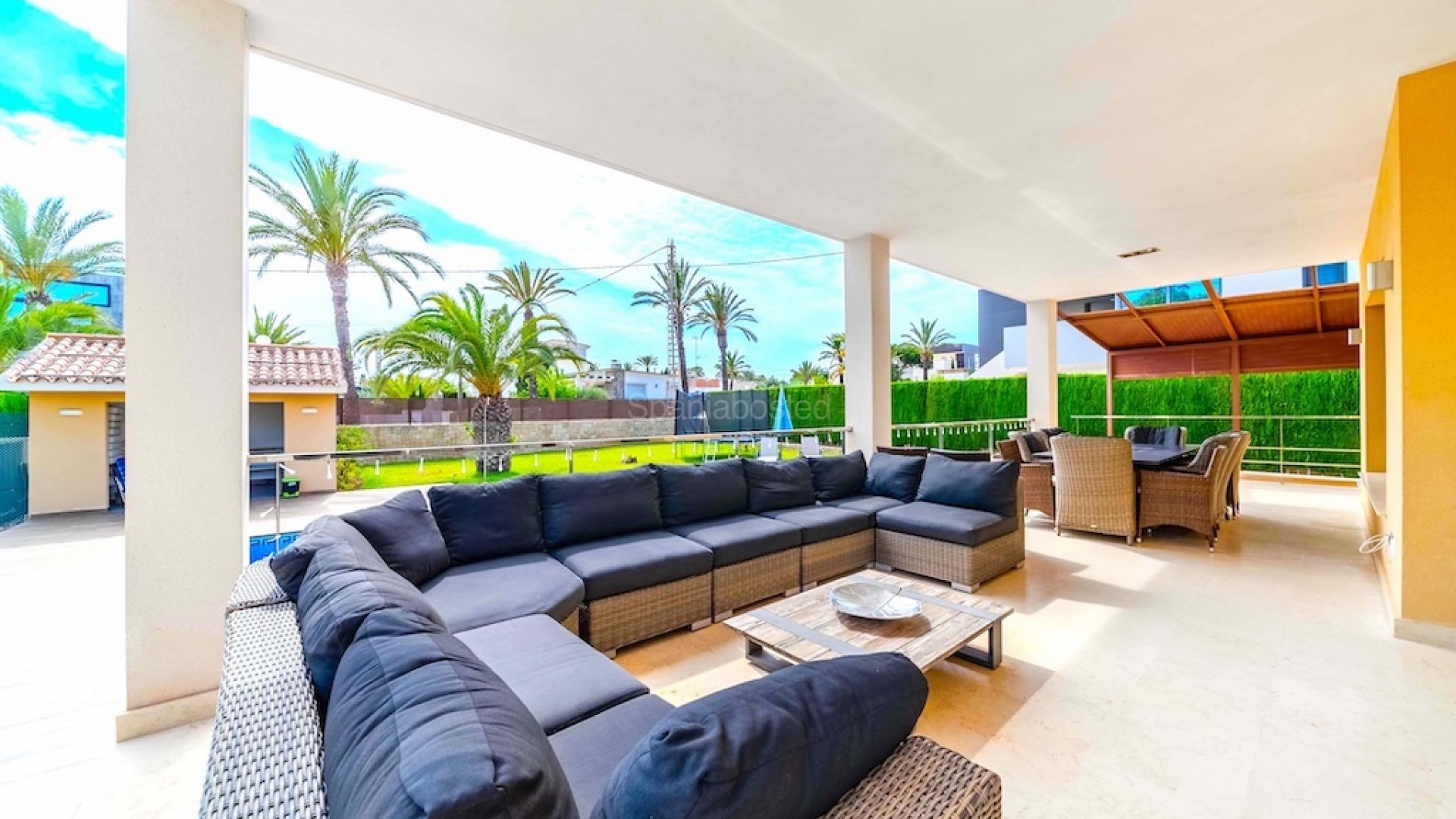 Resale - Villa -
Cabo Roig