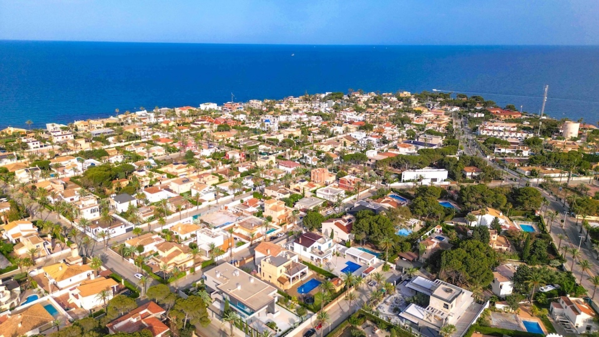 Resale - Villa -
Cabo Roig