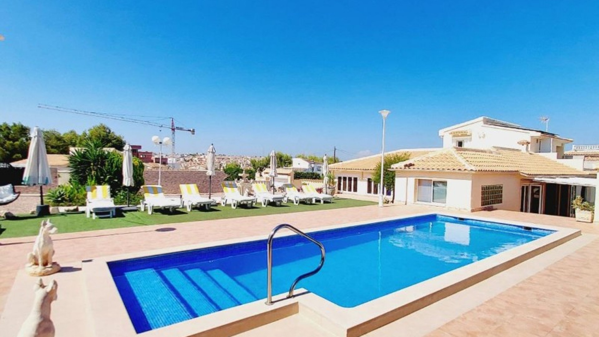 Resale - Villa -
Campoamor
