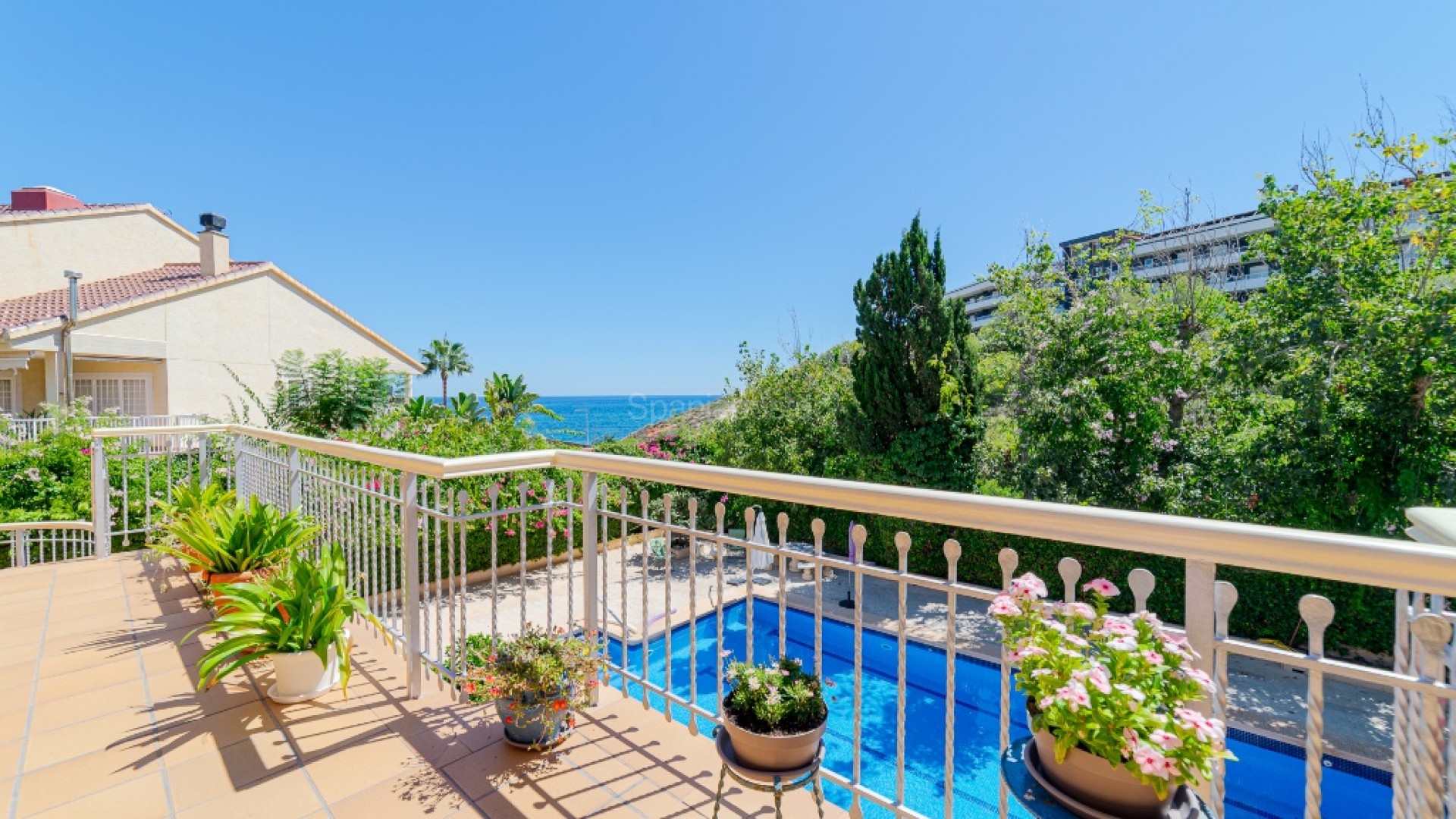 Resale - Villa -
Campoamor