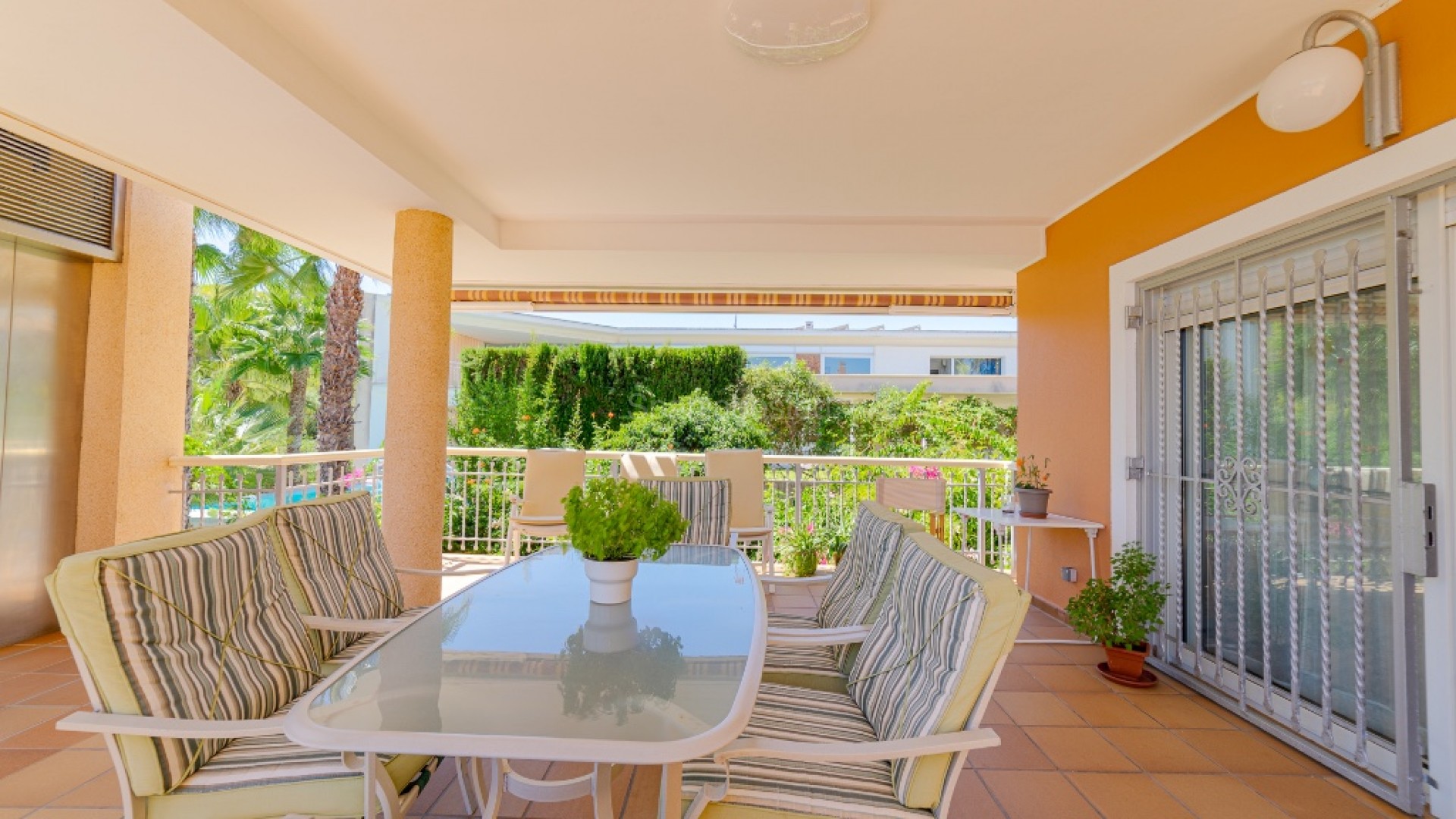 Resale - Villa -
Campoamor