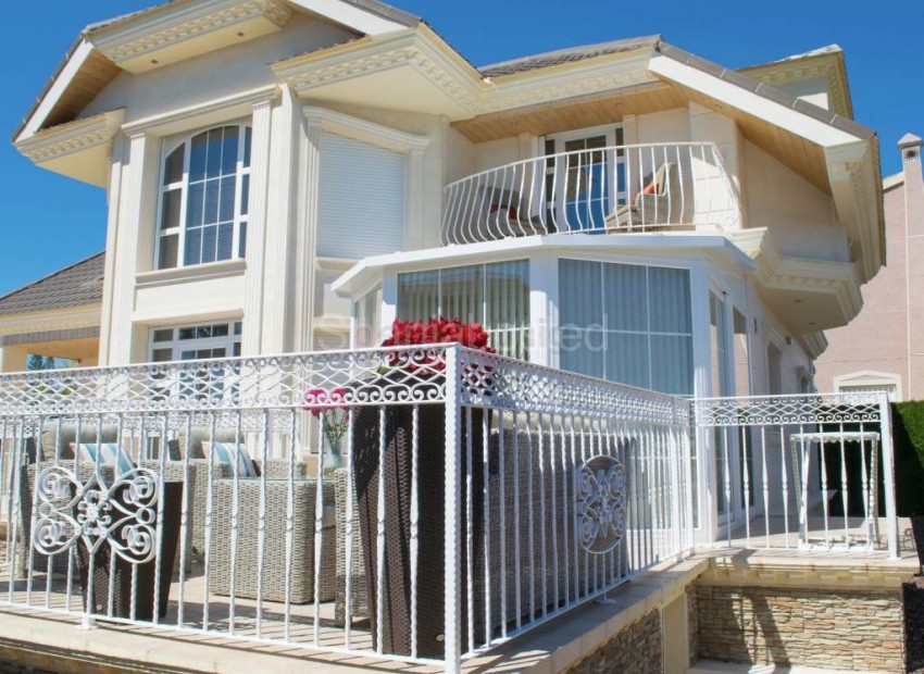 Resale - Villa -
Ciudad Quesada