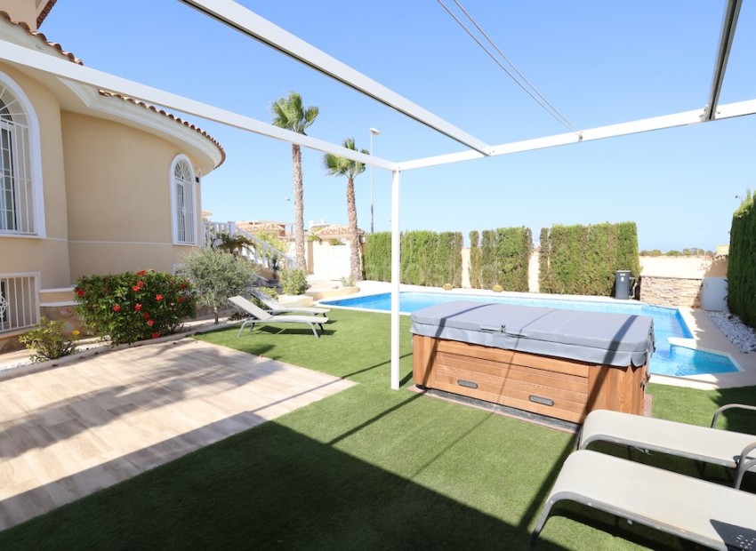 Resale - Villa -
Ciudad Quesada