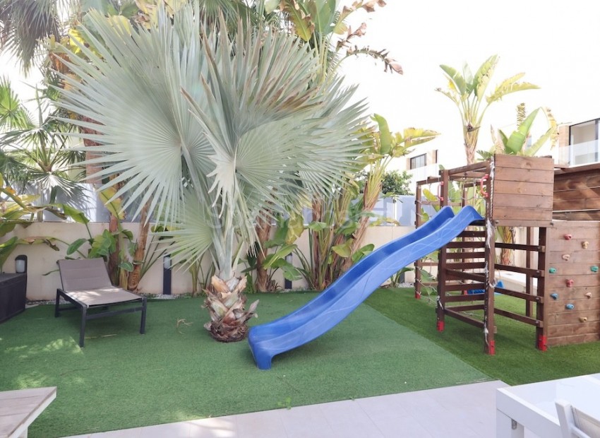 Resale - Villa -
Ciudad Quesada