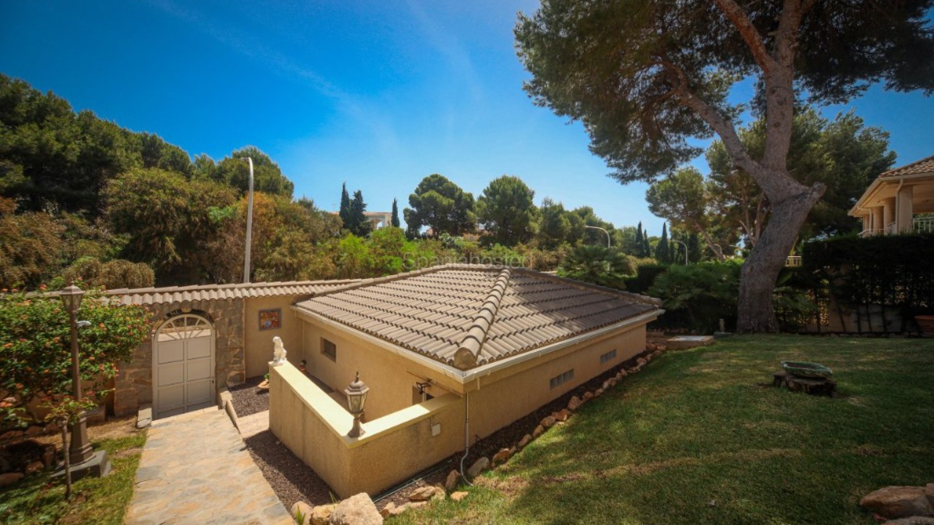 Resale - Villa -
Dehesa de Campoamor - Campoamor