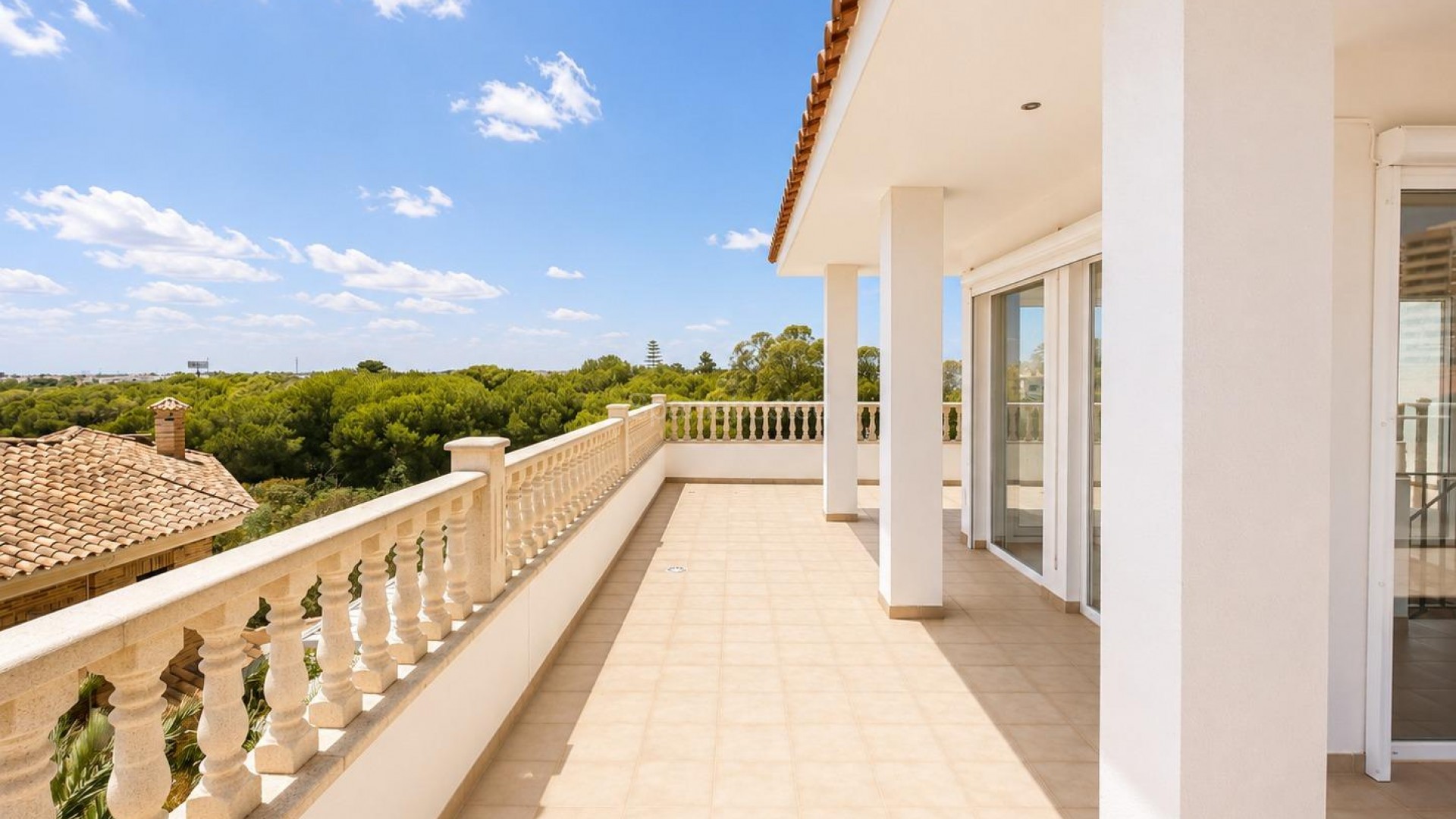 Resale - Villa -
Dehesa de Campoamor - Campoamor