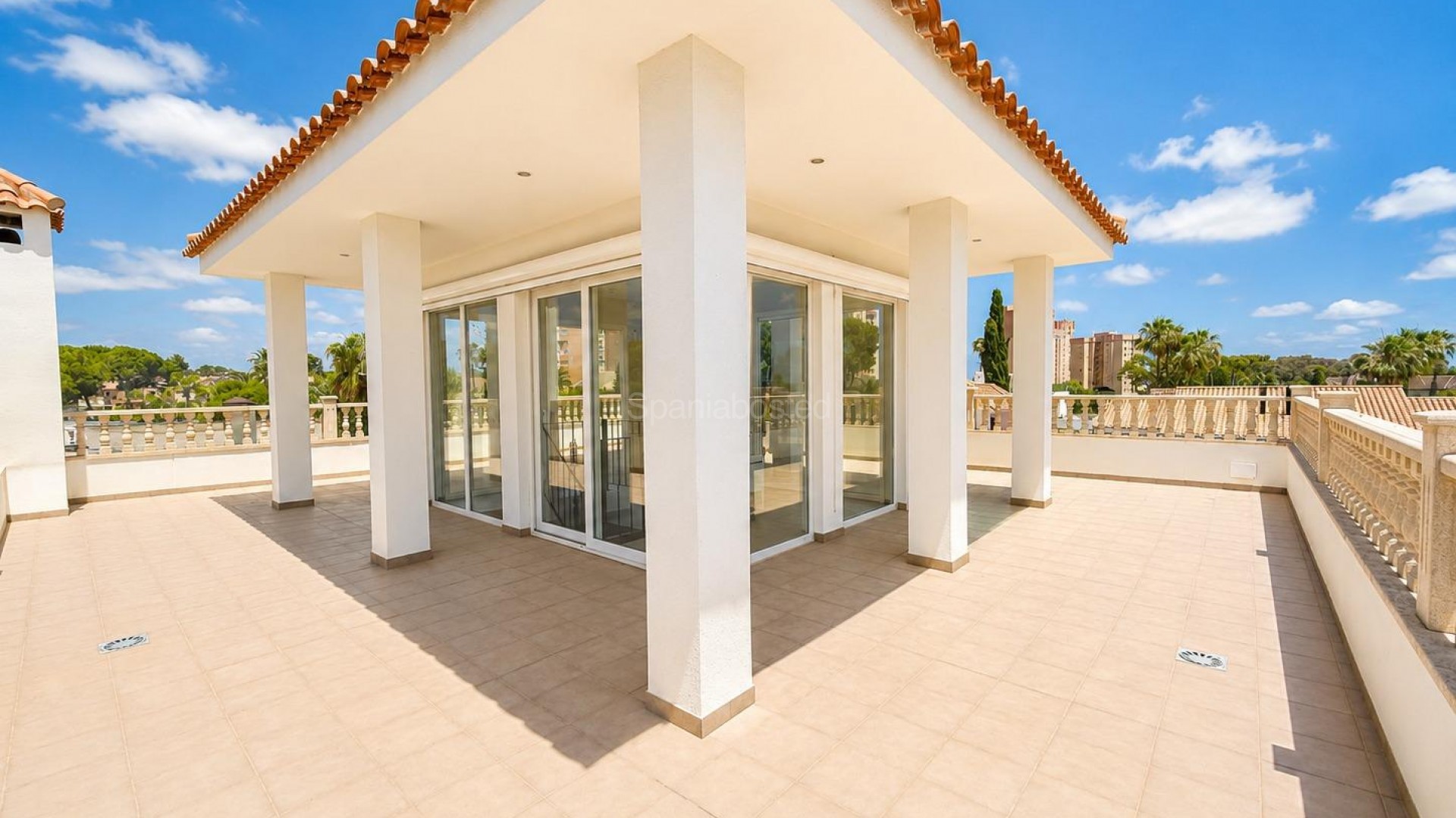 Resale - Villa -
Dehesa de Campoamor - Campoamor