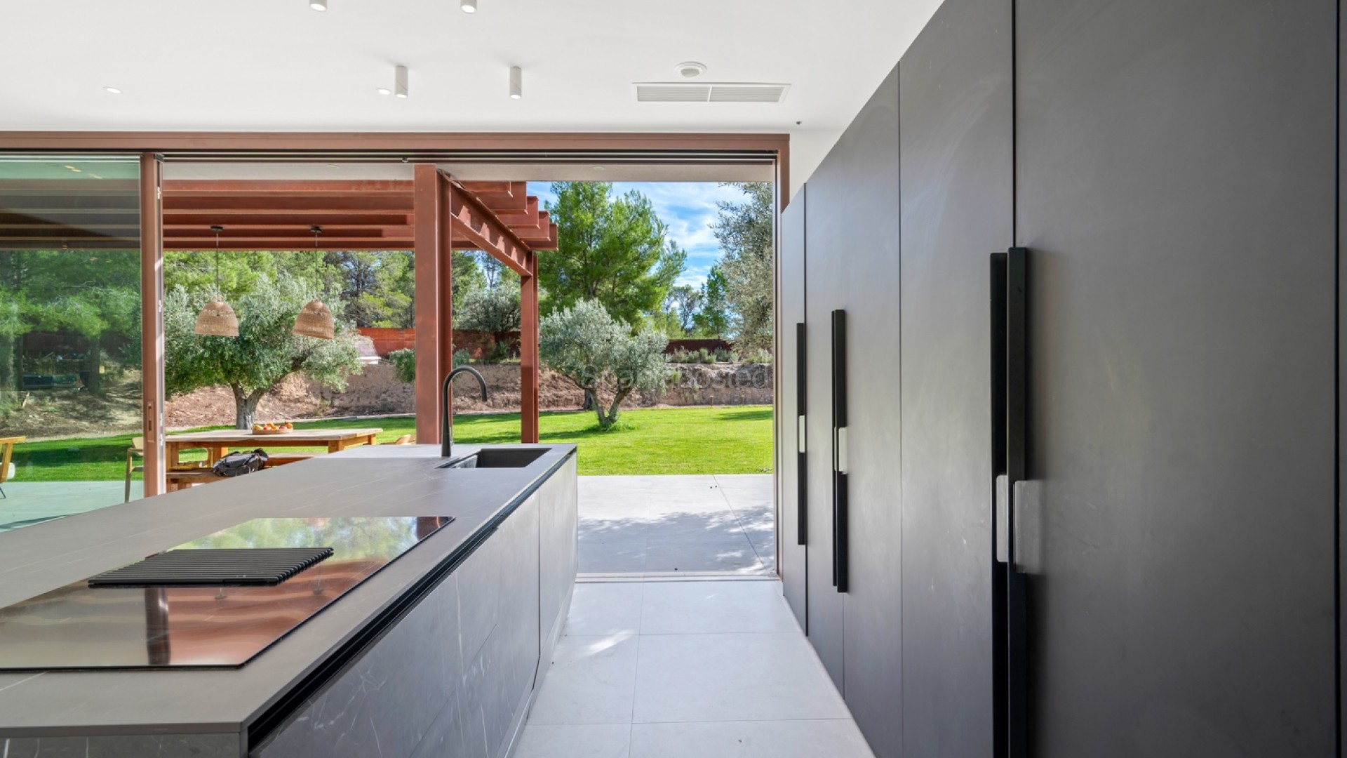 Resale - Villa -
Finestrat