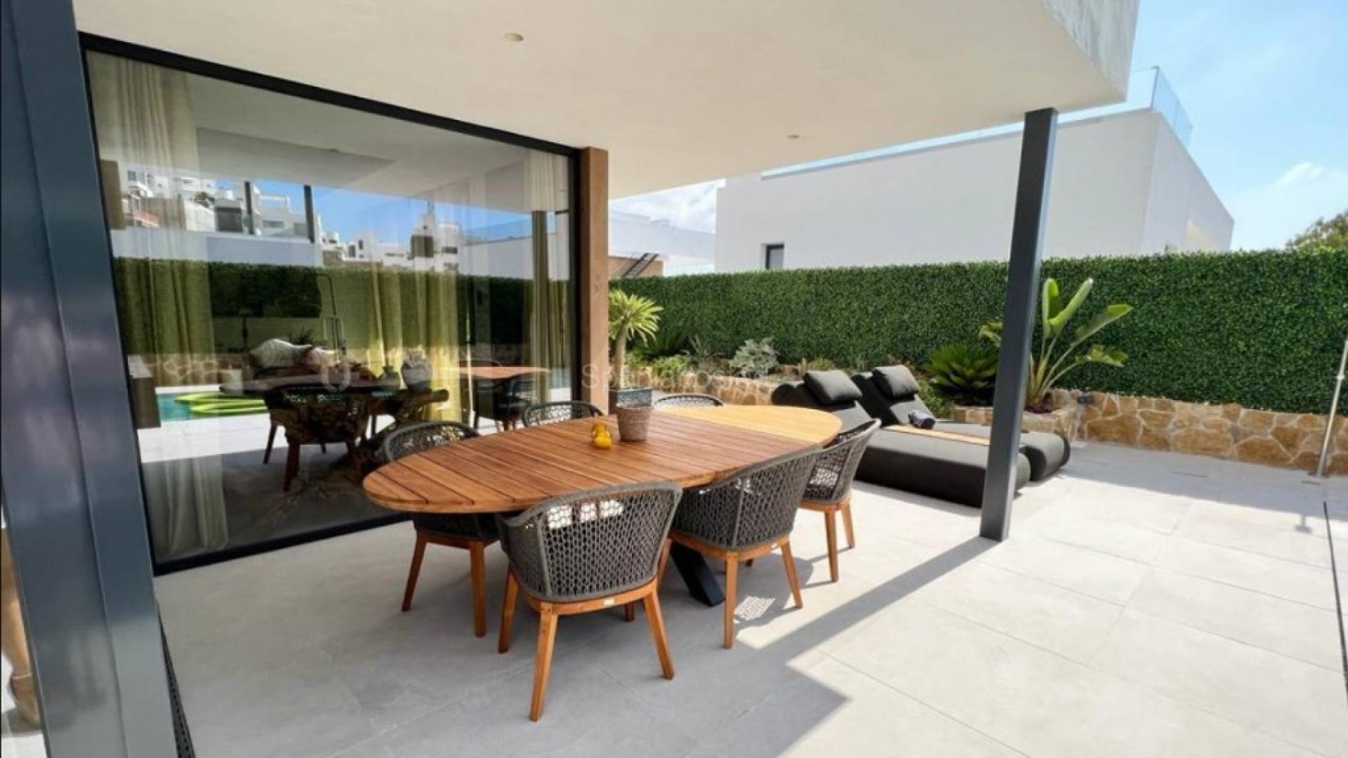 Resale - Villa -
Finestrat