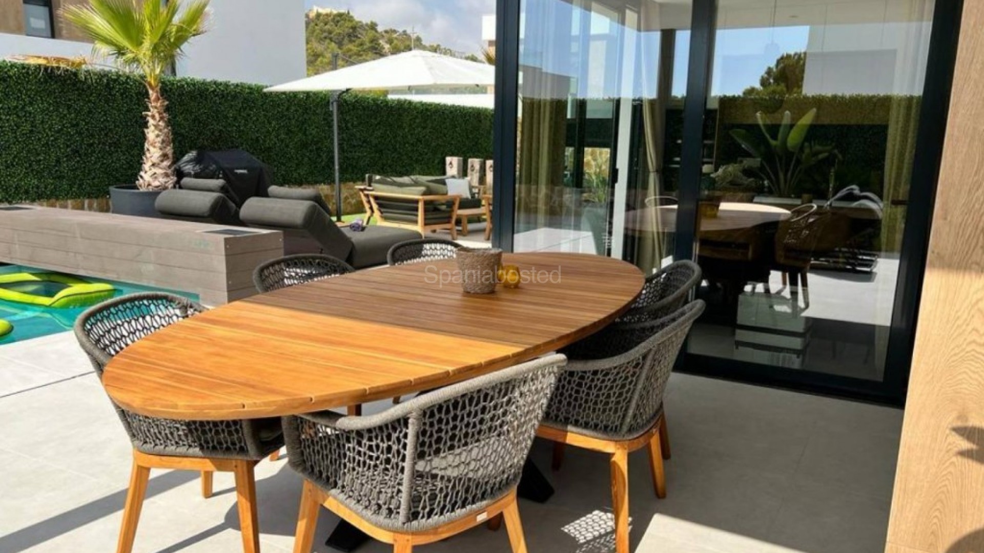 Resale - Villa -
Finestrat