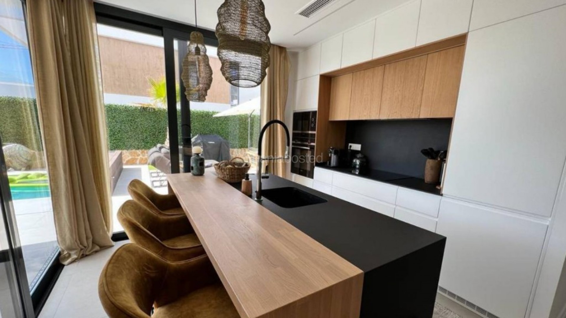 Resale - Villa -
Finestrat