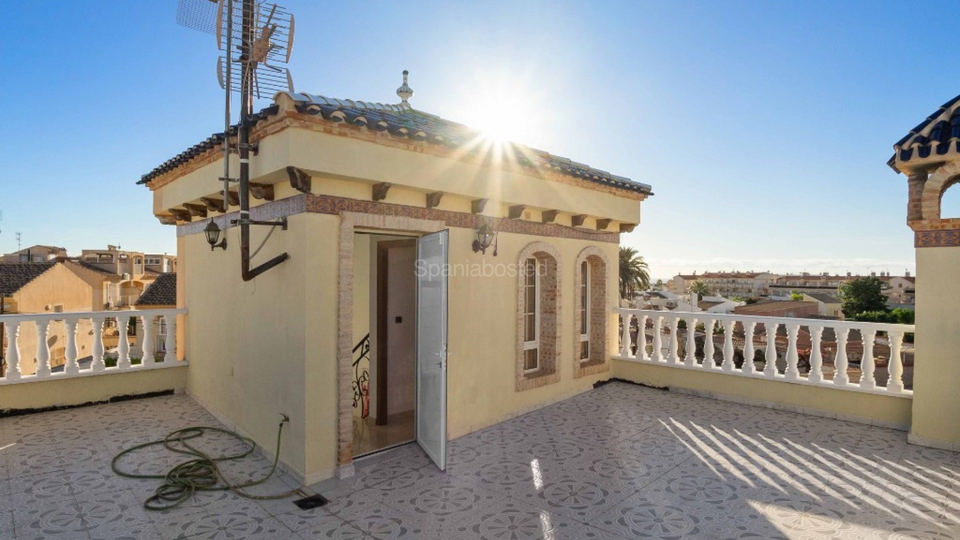 Resale - Villa -
La Florida