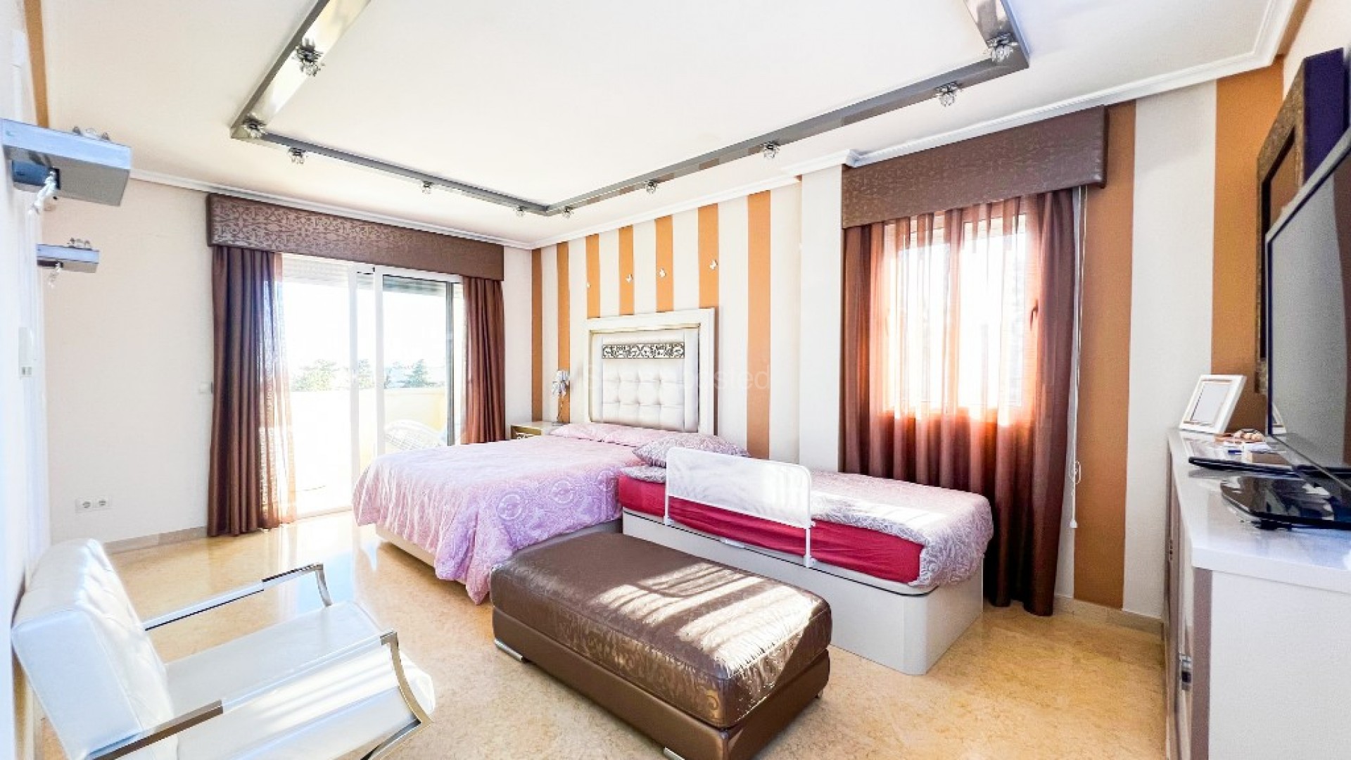 Resale - Villa -
La Mata