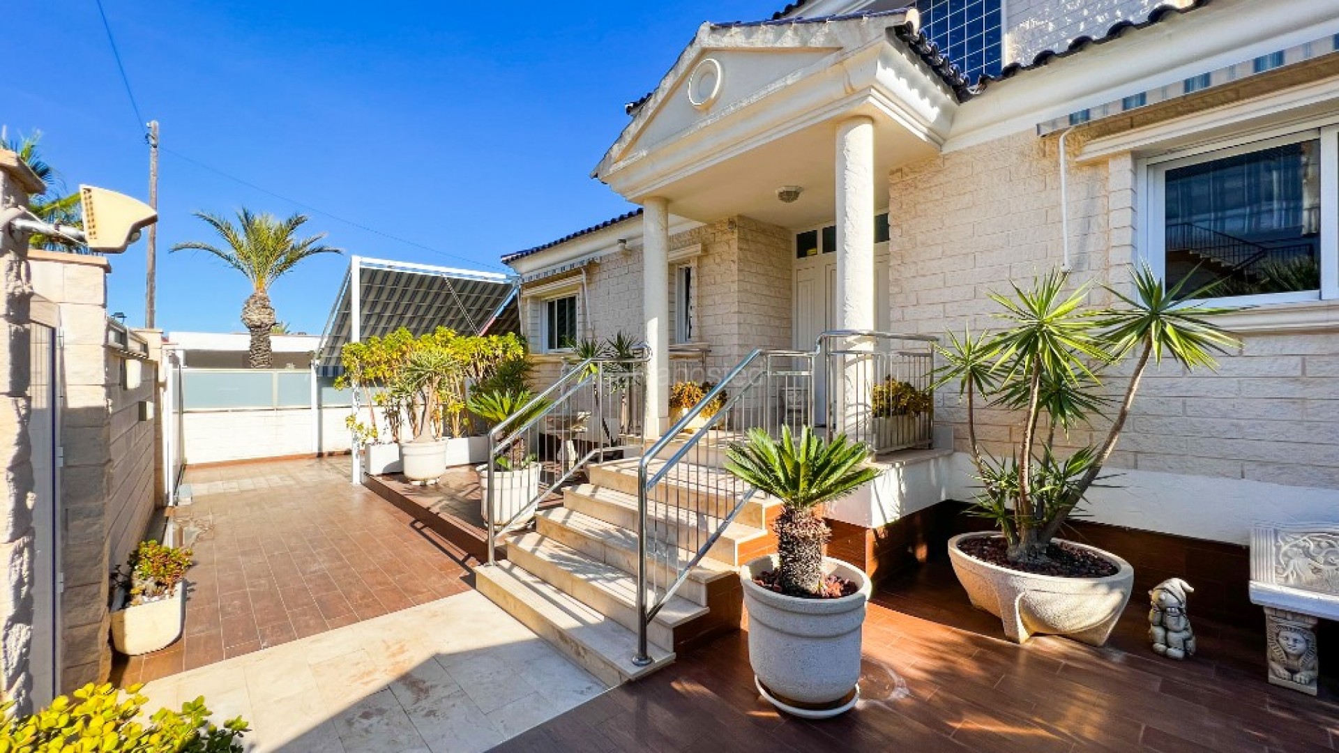 Resale - Villa -
La Mata