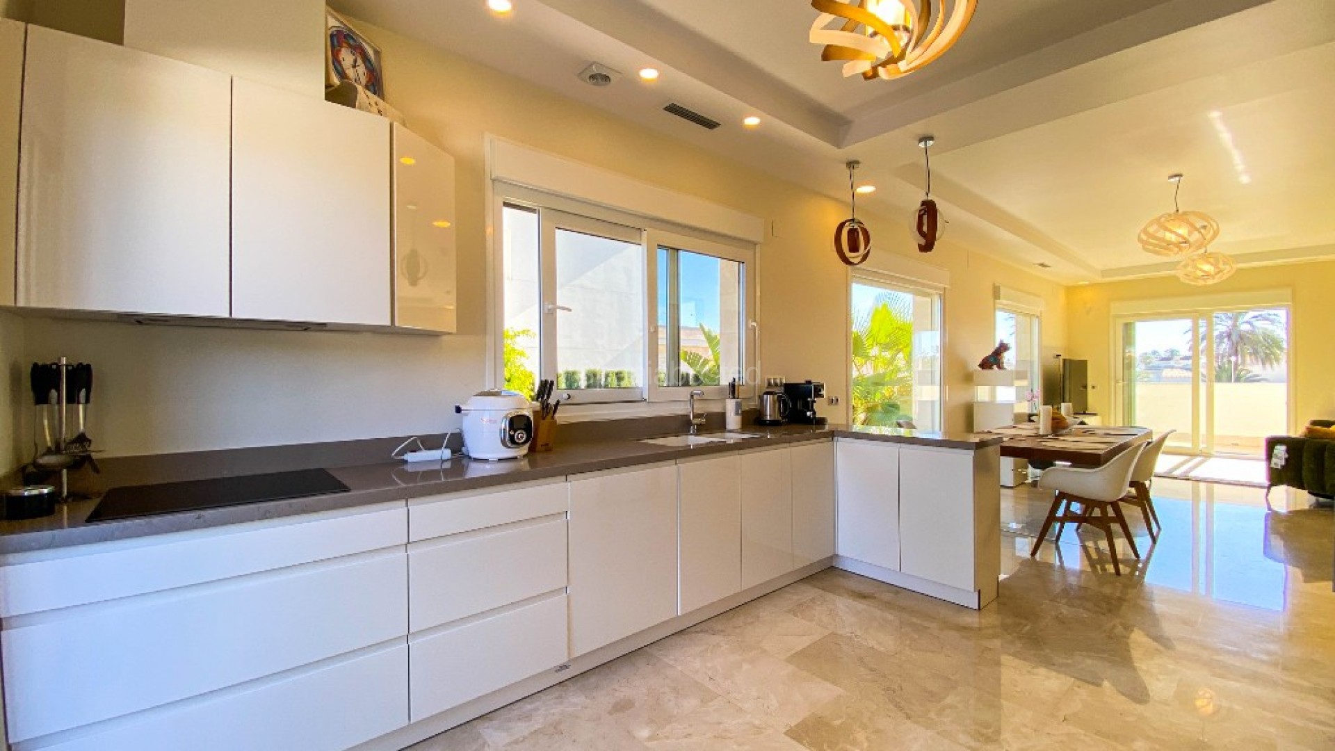 Resale - Villa -
La Zenia