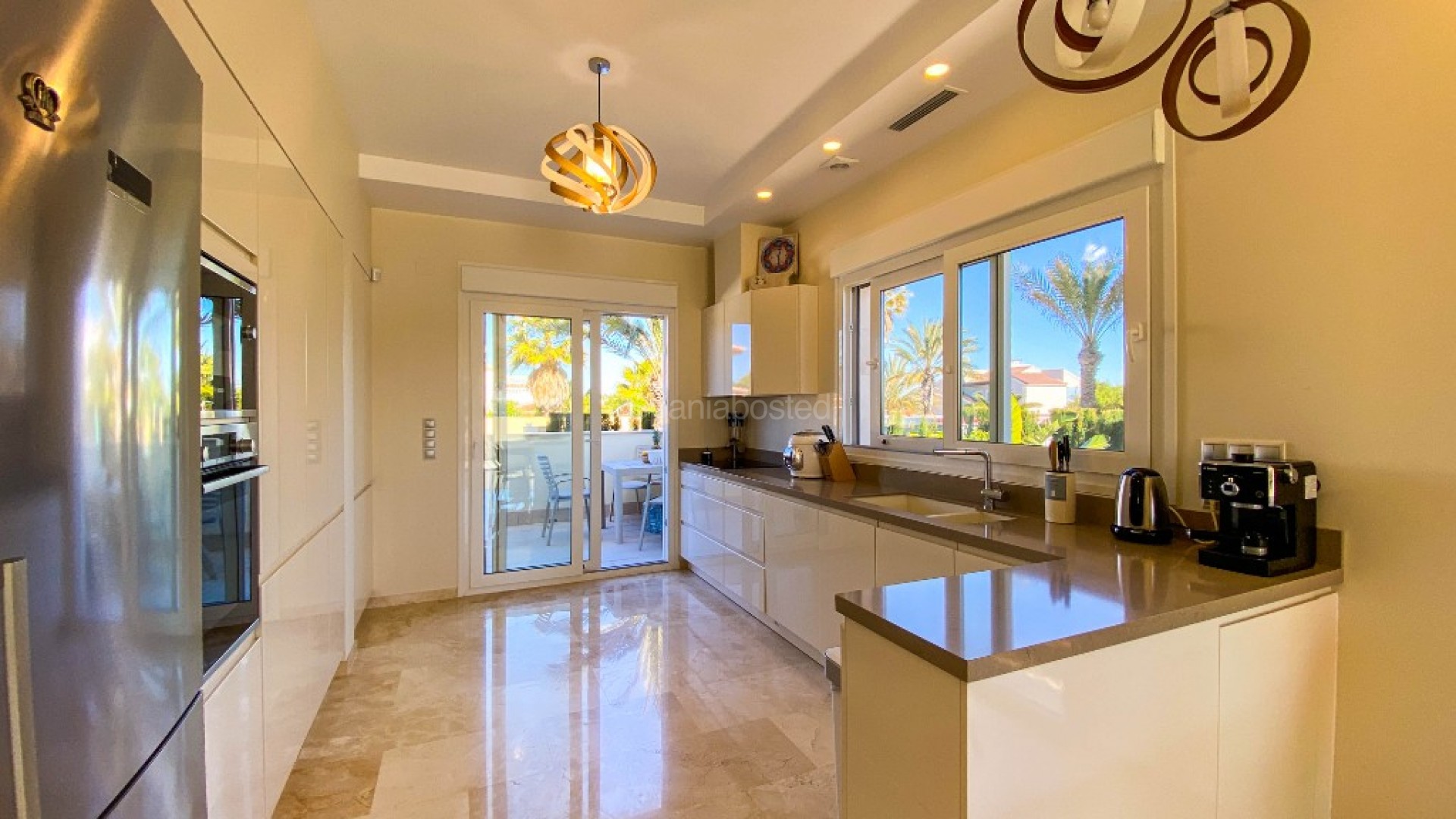 Resale - Villa -
La Zenia