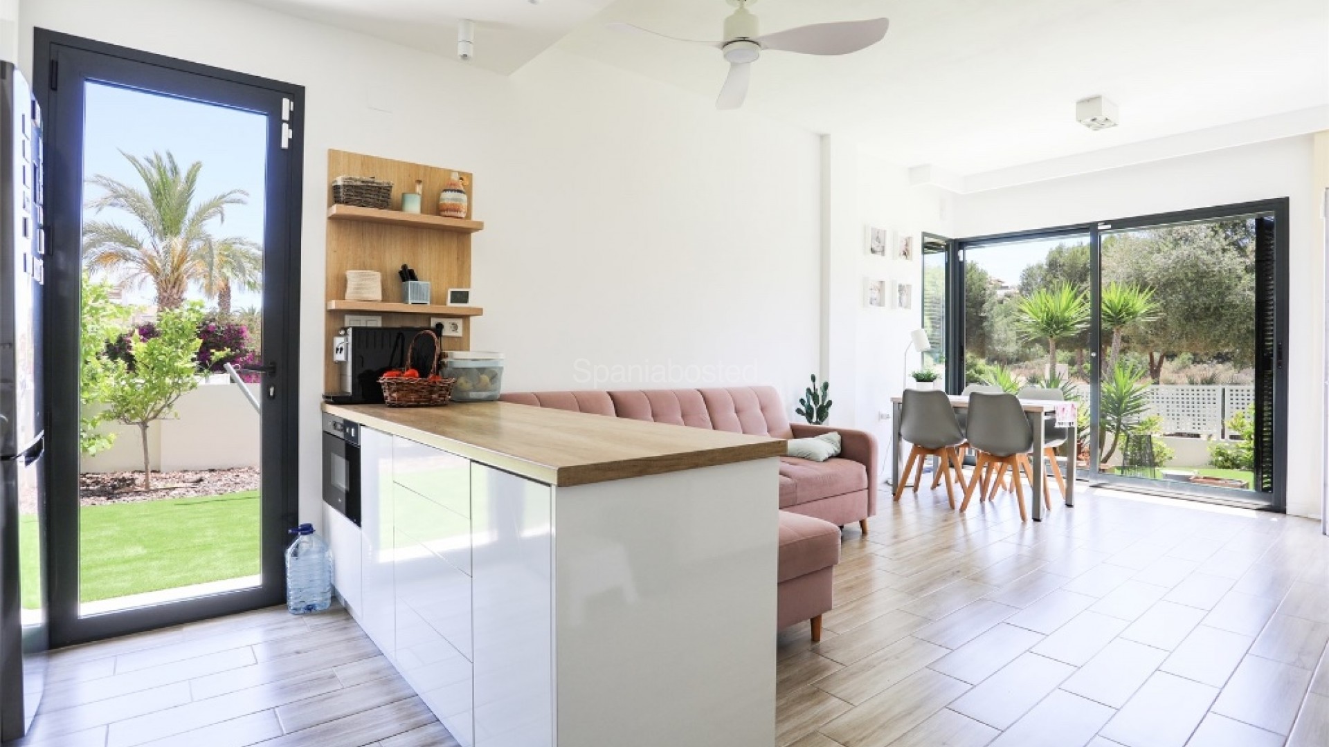 Resale - Villa -
La Zenia