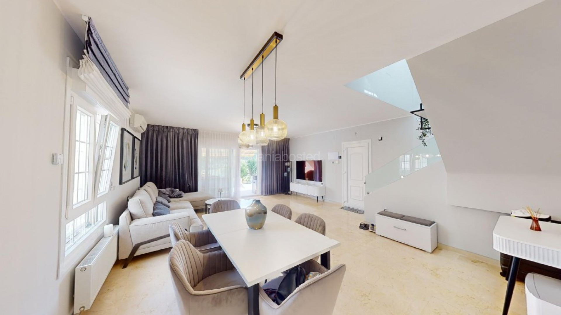 Resale - Villa -
Las Ramblas