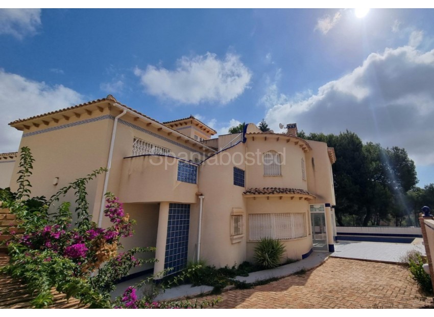 Resale - Villa -
Las Ramblas