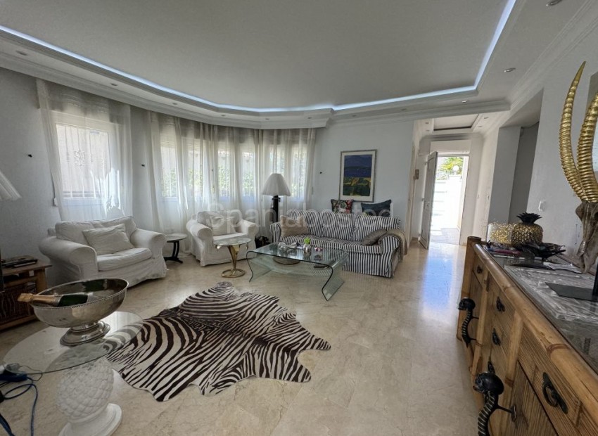 Resale - Villa -
Las Ramblas