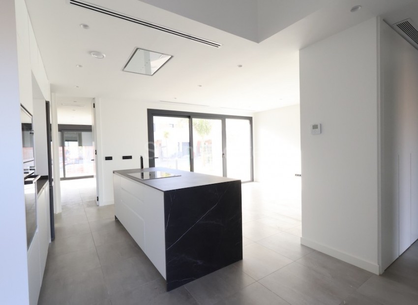 Resale - Villa -
Los Alcázares