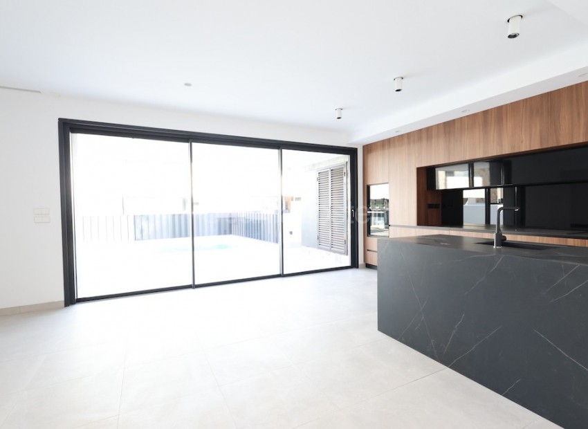 Resale - Villa -
Los Alcázares