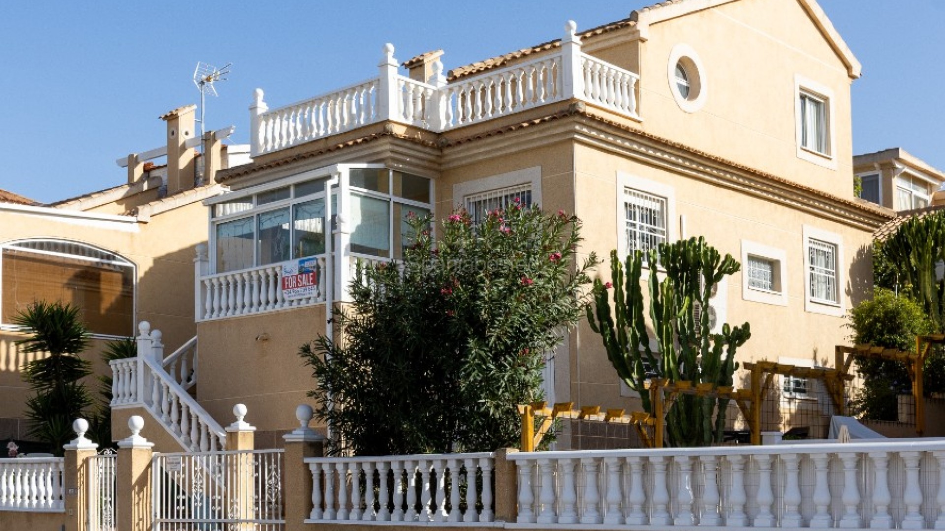 Resale - Villa -
Los Altos