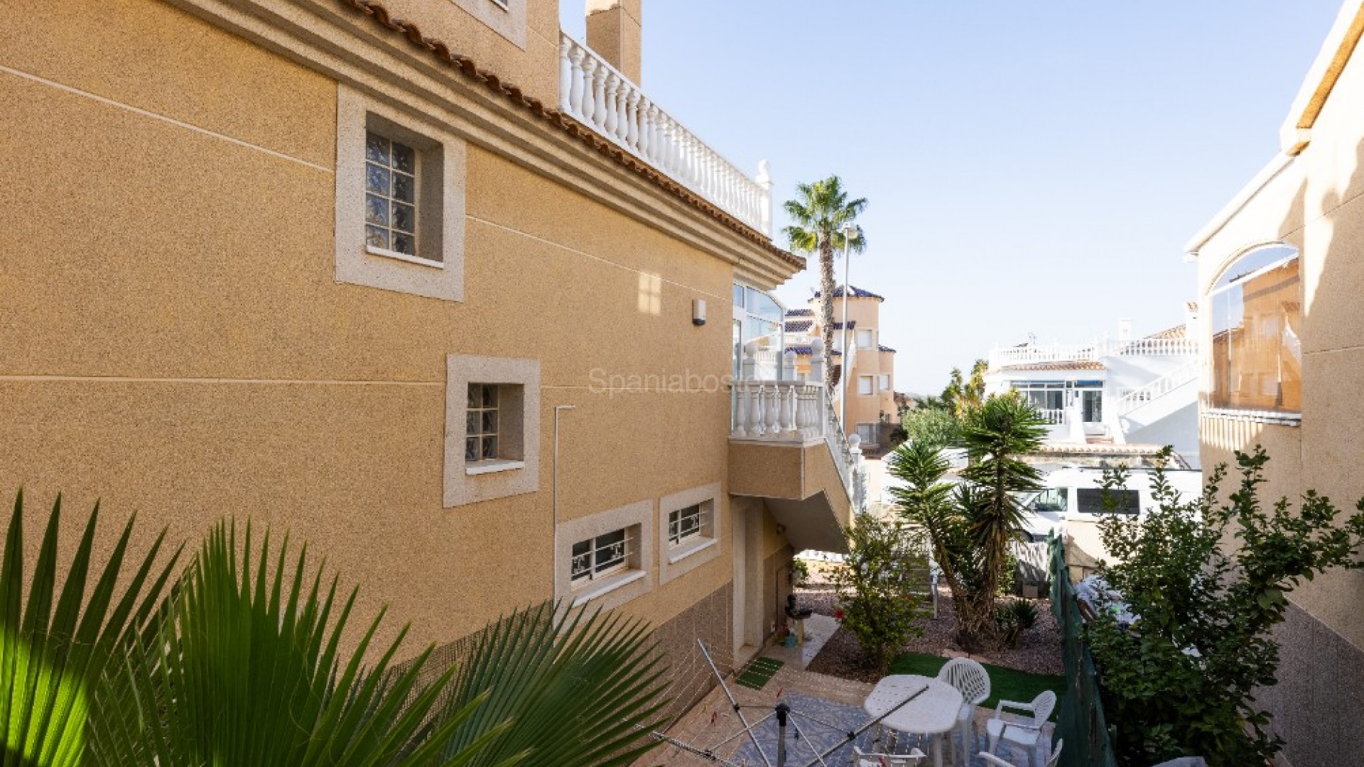 Resale - Villa -
Los Altos