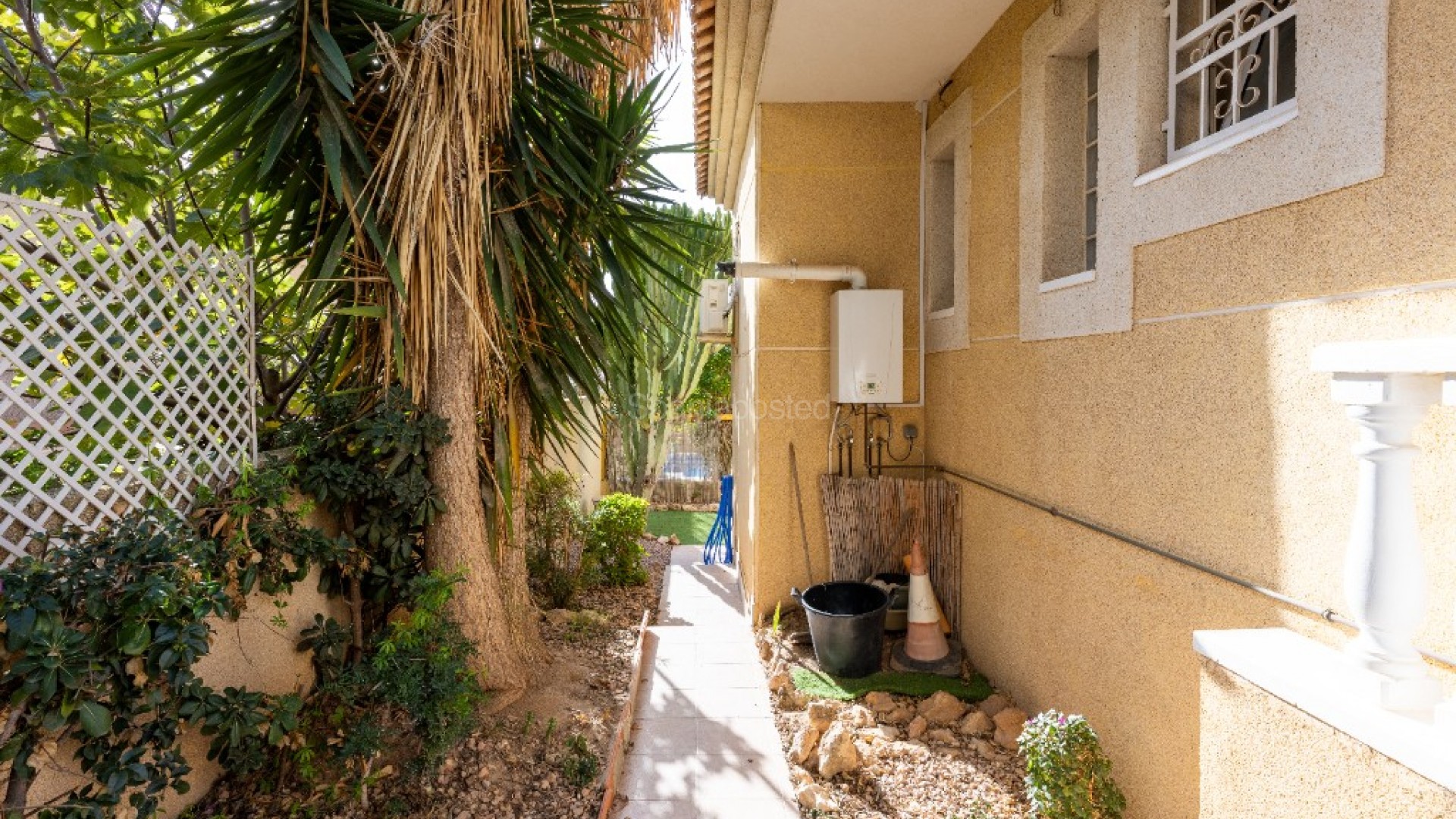 Resale - Villa -
Los Altos