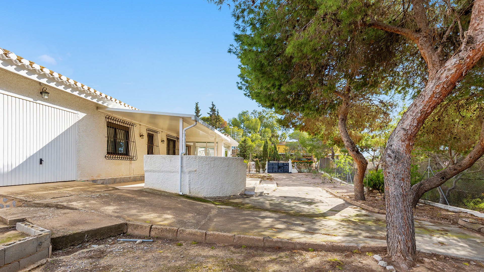 Resale - Villa -
Los Balcones - Los Altos del Edén - Los Balcones