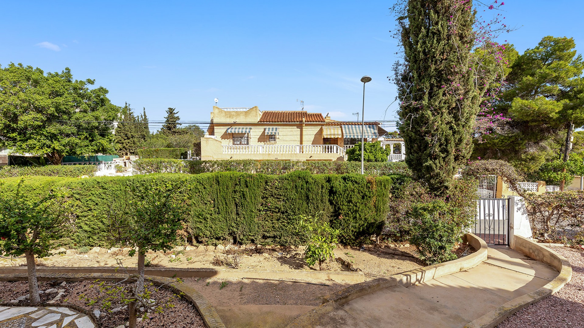 Resale - Villa -
Los Balcones - Los Altos del Edén - Los Balcones