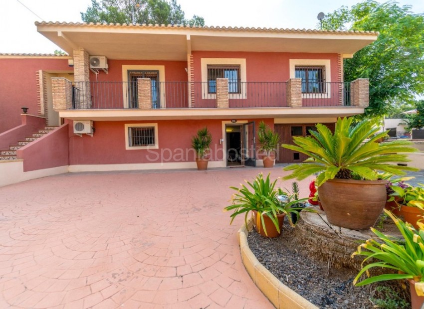 Resale - Villa -
Los Balcones