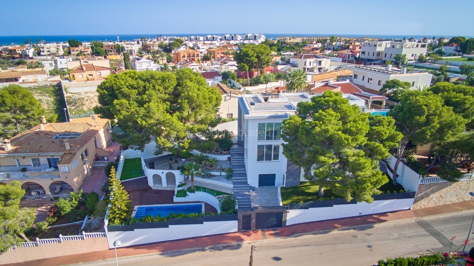 Resale - Villa -
Los Balcones