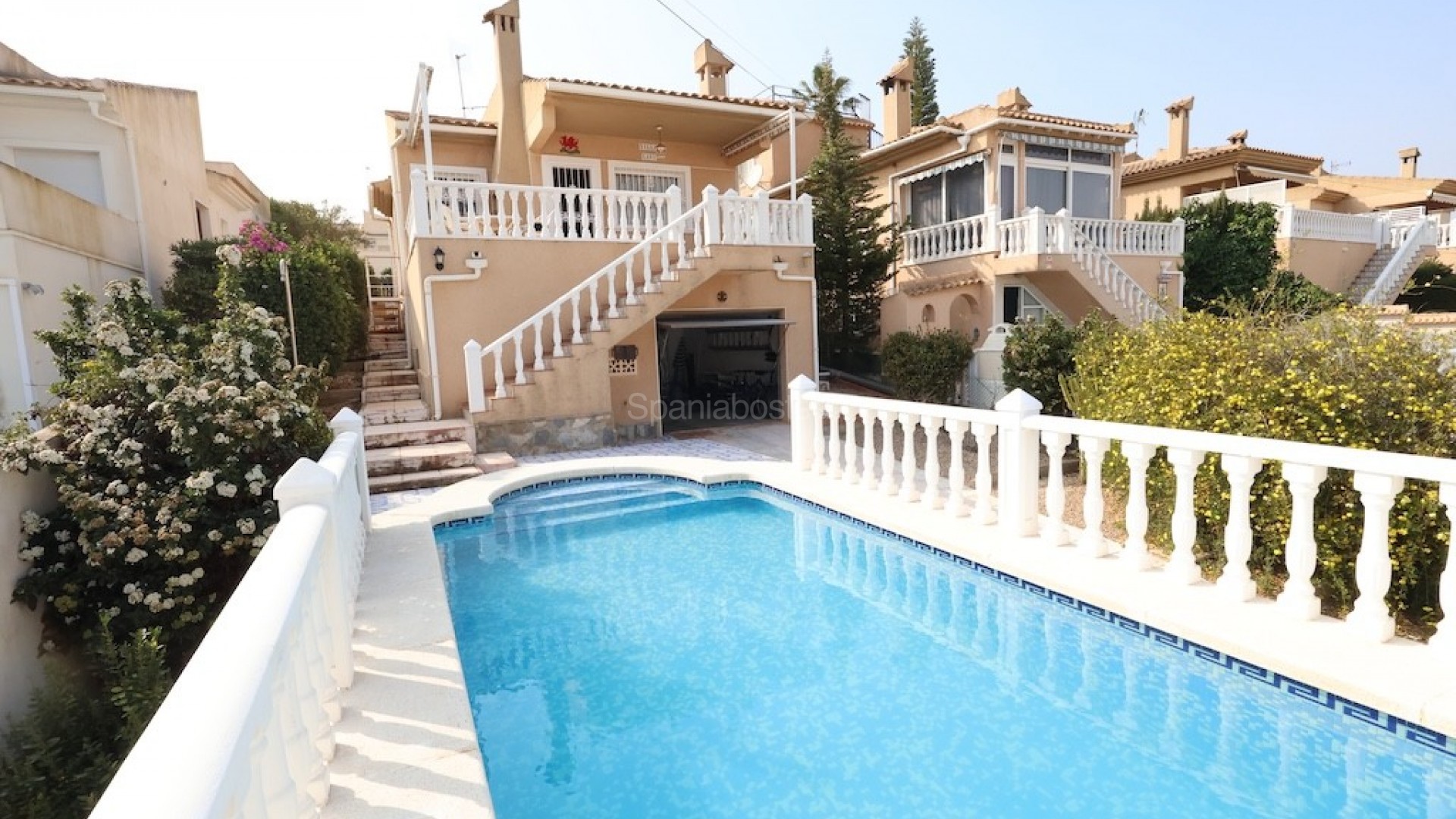 Resale - Villa -
Los Balcones