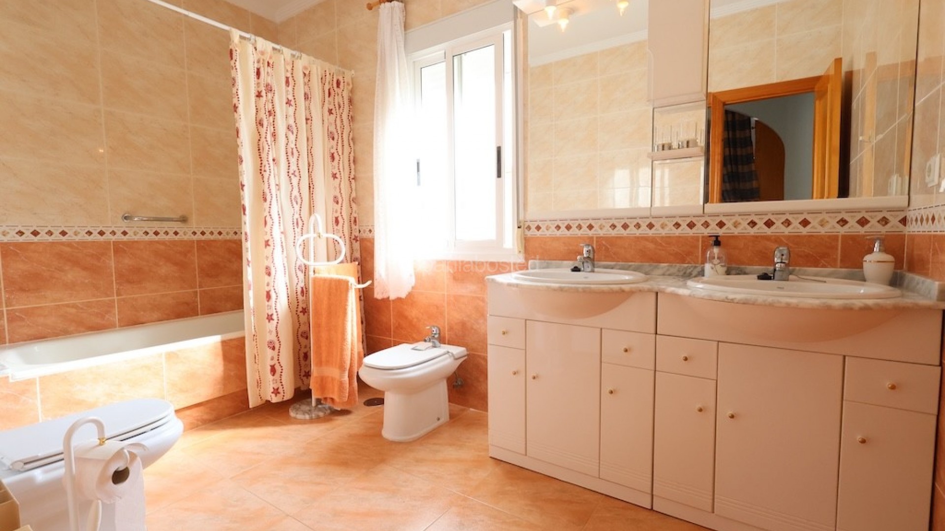 Resale - Villa -
Los Balcones