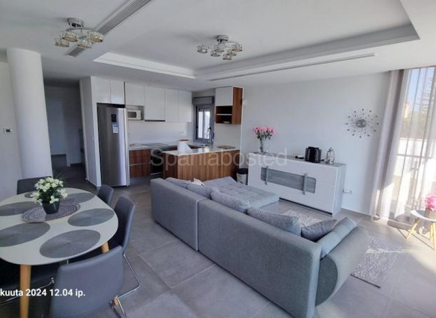 Resale - Villa -
Los Balcones