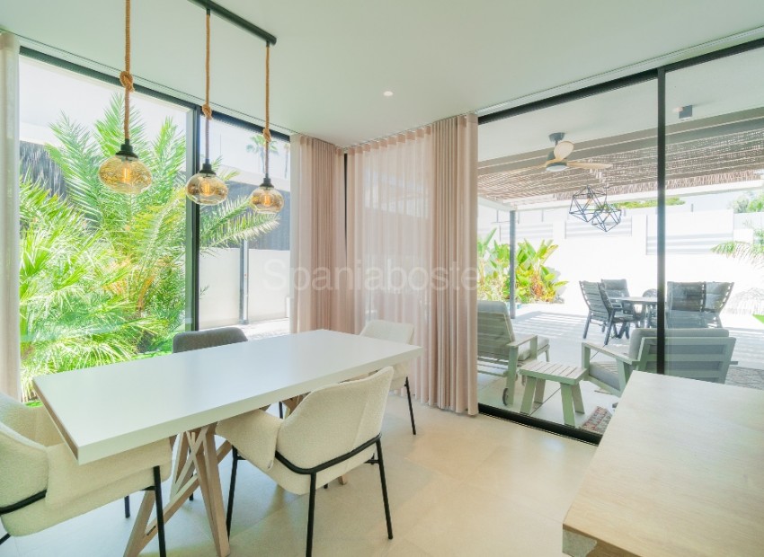 Resale - Villa -
Los Balcones