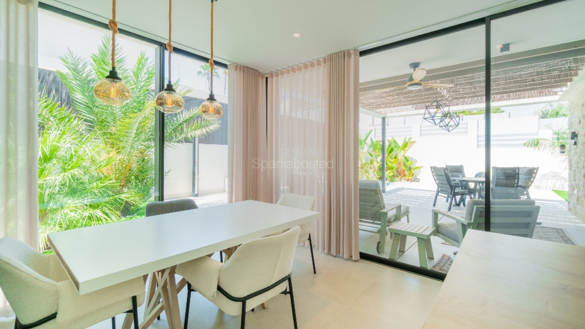 Resale - Villa -
Los Balcones