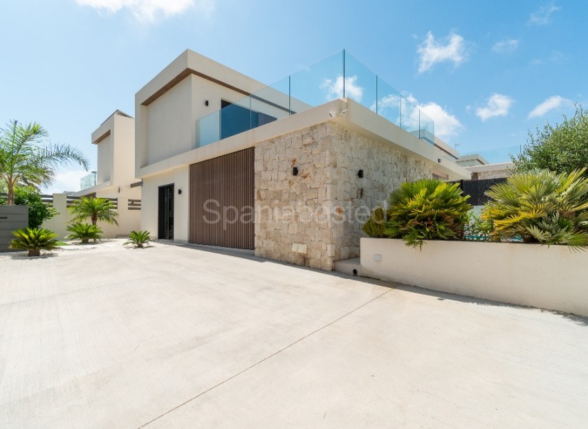 Resale - Villa -
Los Balcones