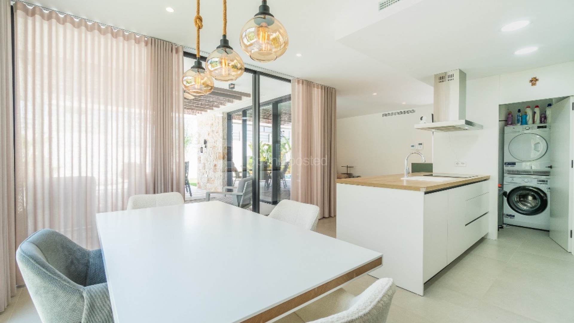 Resale - Villa -
Los Balcones