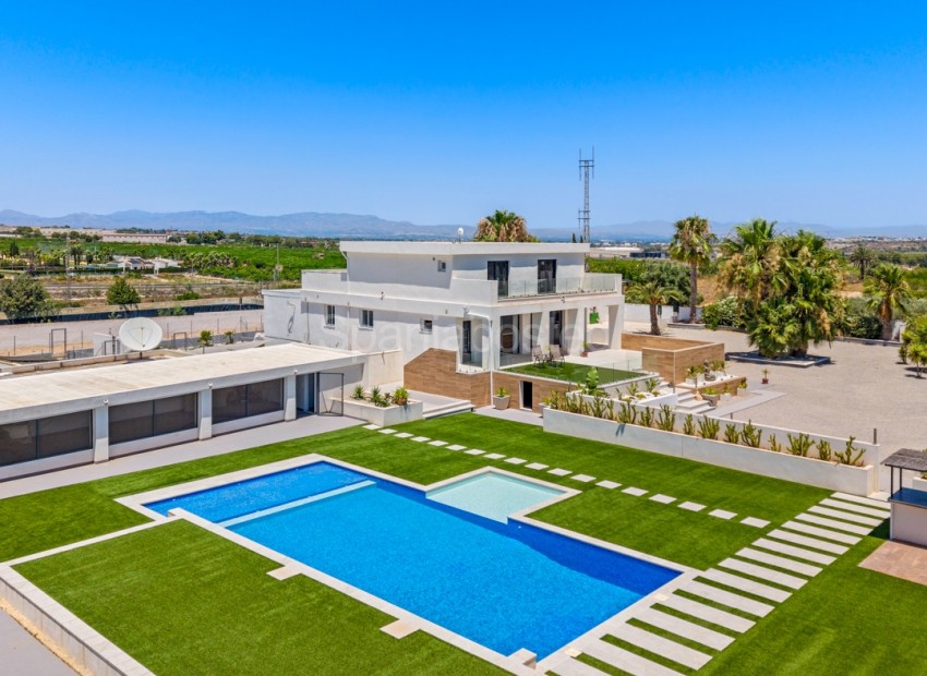 Resale - Villa -
Los Montesinos - La Herrada