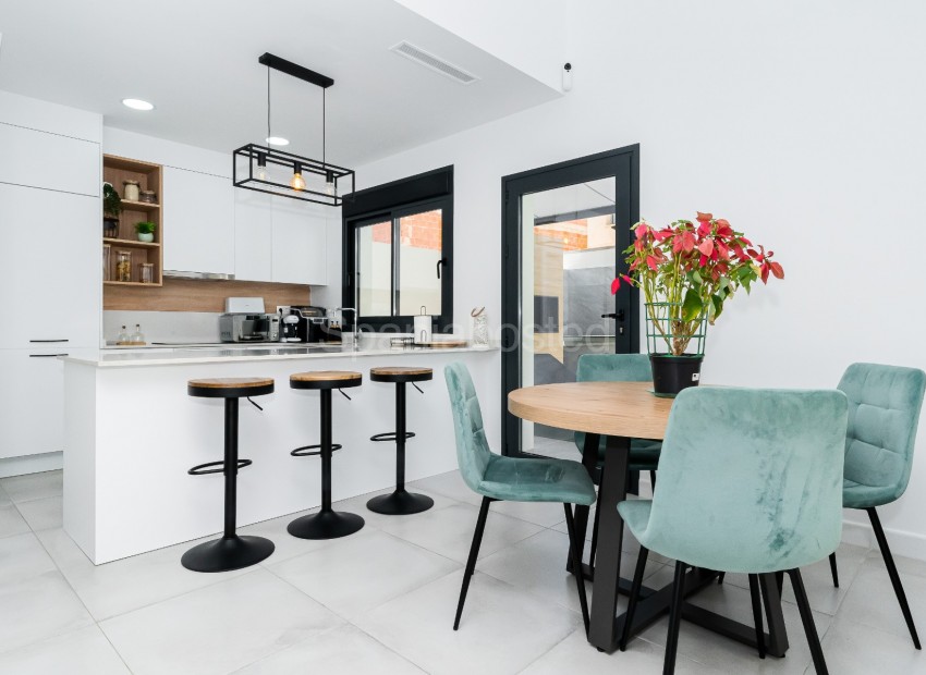 Resale - Villa -
Los Montesinos