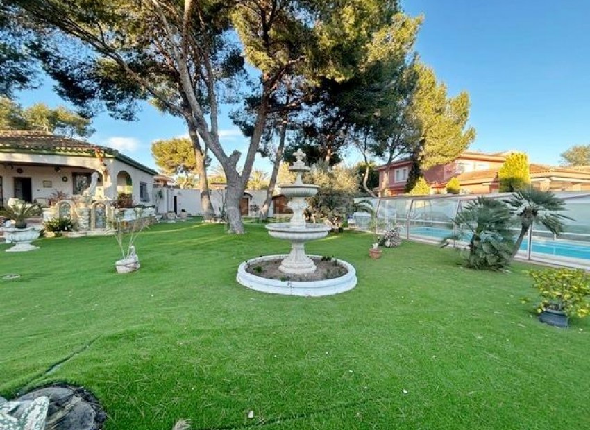 Resale - Villa -
Orihuela Costa - Altos de Campoamor